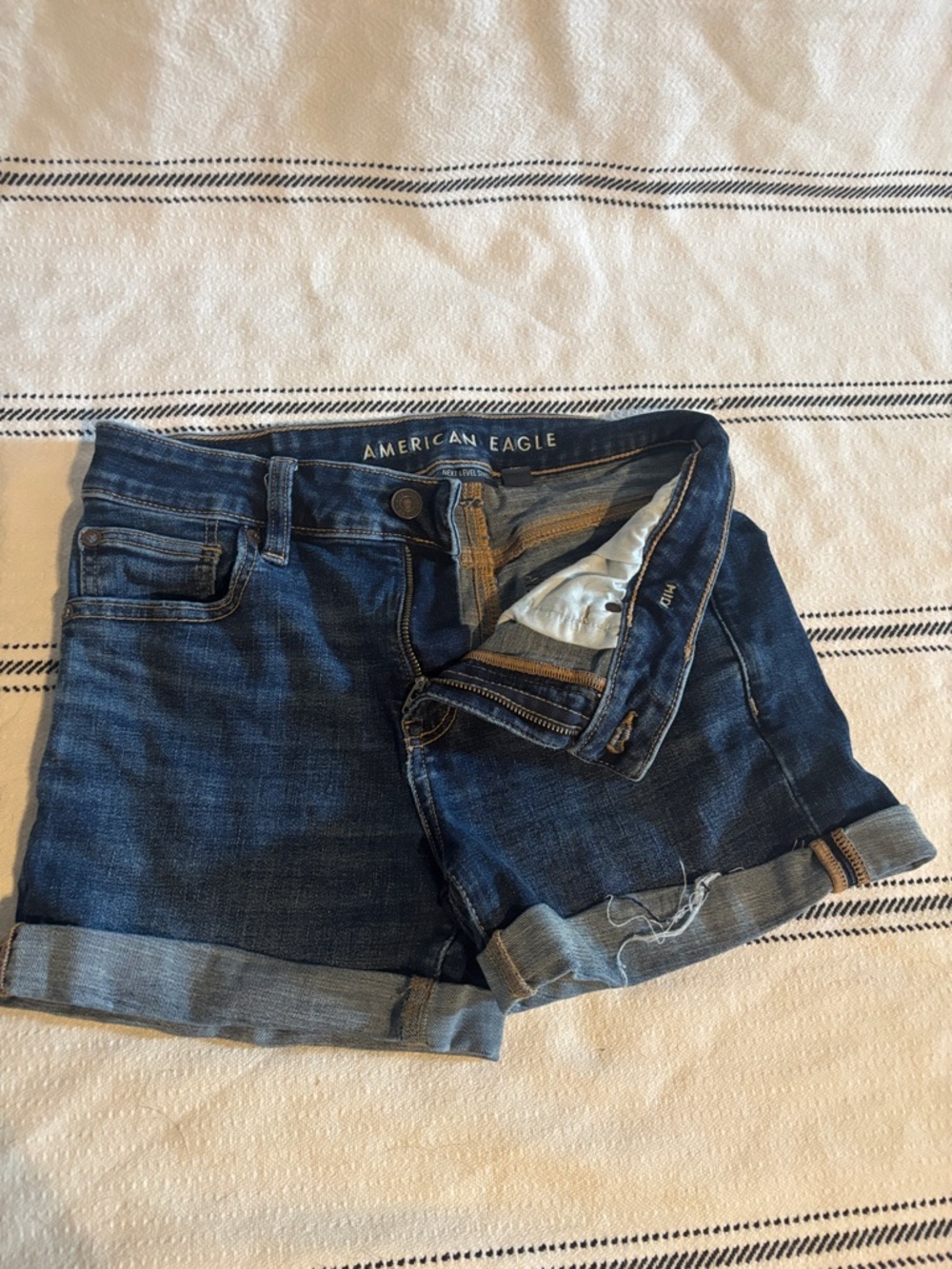American Eagle Light to Medium Blue Denim Jeans